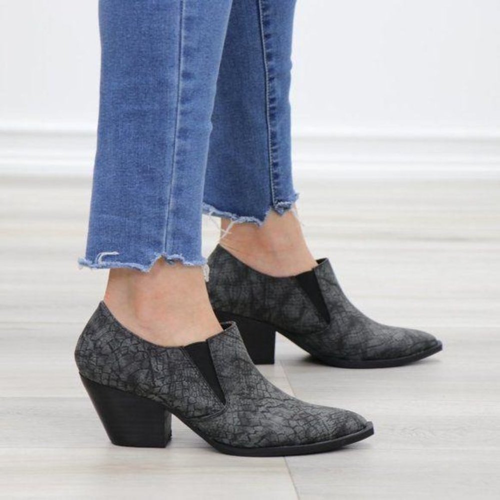 Slip On Gray & Black Snake Texture Low Cut Booties - Picture 4 of 13